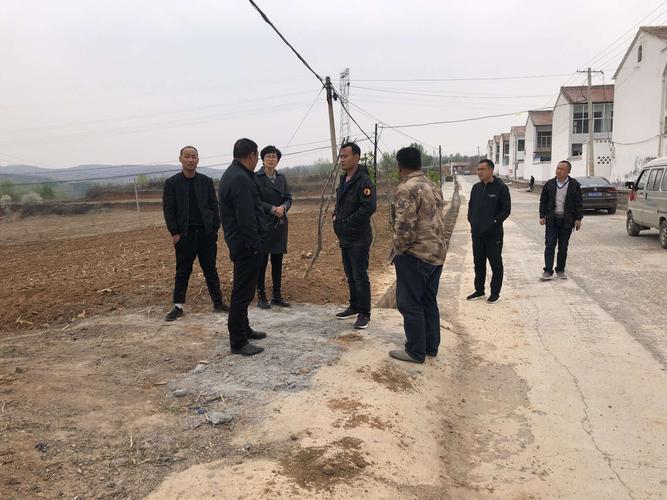 玻璃鋼雕塑為室內(nèi)裝飾增添獨特美學(xué)與現(xiàn)代感