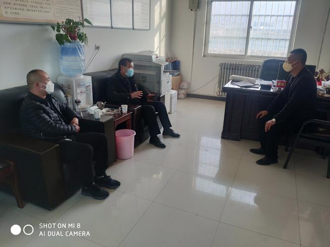 利用不銹鋼雕塑表達個人情感和文化觀念
