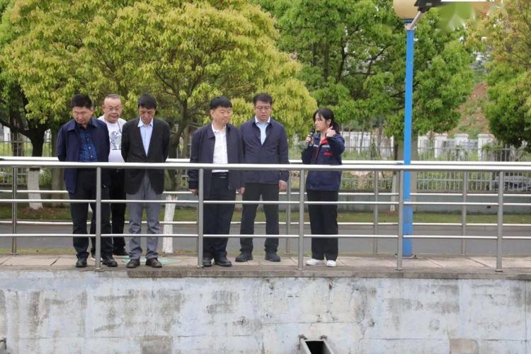 玻璃鋼雕塑在公共藝術中如何實現藝術與功能的結合