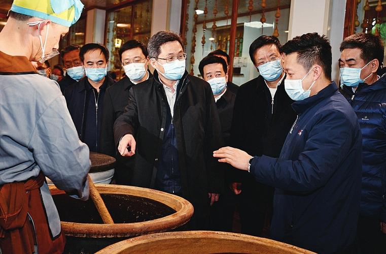 讓石材雕塑成為自然環境的一部分的創意實踐