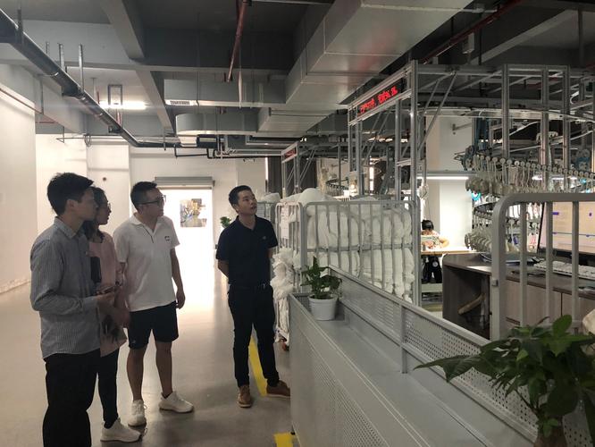 利用玻璃鋼雕塑為現代藝術空間增添獨特魅力