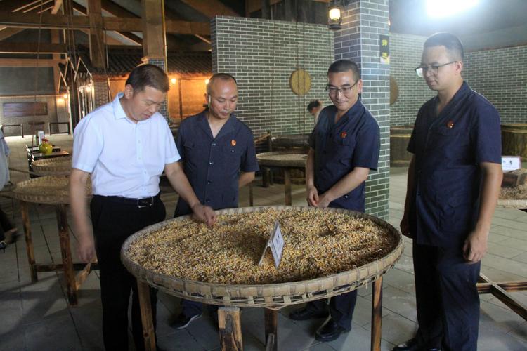 不銹鋼雕塑如何打造引人注目的公共藝術(shù)景觀