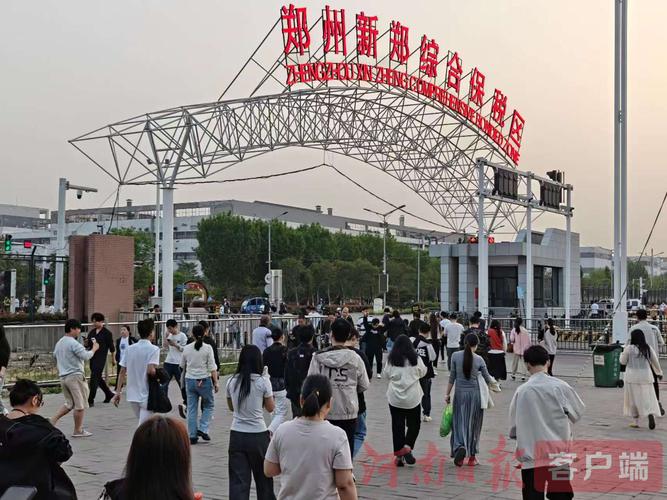 浮雕景墻為室內環境帶來視覺沖擊與藝術氣息的完美融合