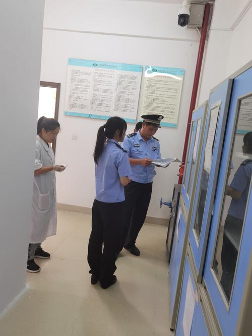 玻璃鋼雕塑賦予室內(nèi)裝飾新的生命力與視覺沖擊