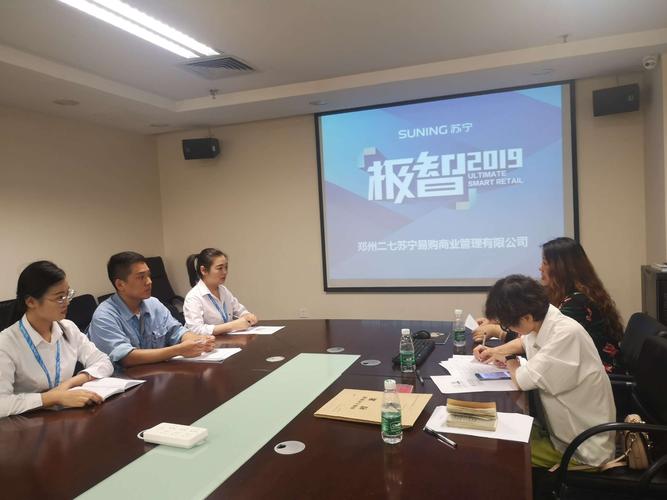 玻璃鋼雕塑如何為商業(yè)空間增添現(xiàn)代藝術氣息